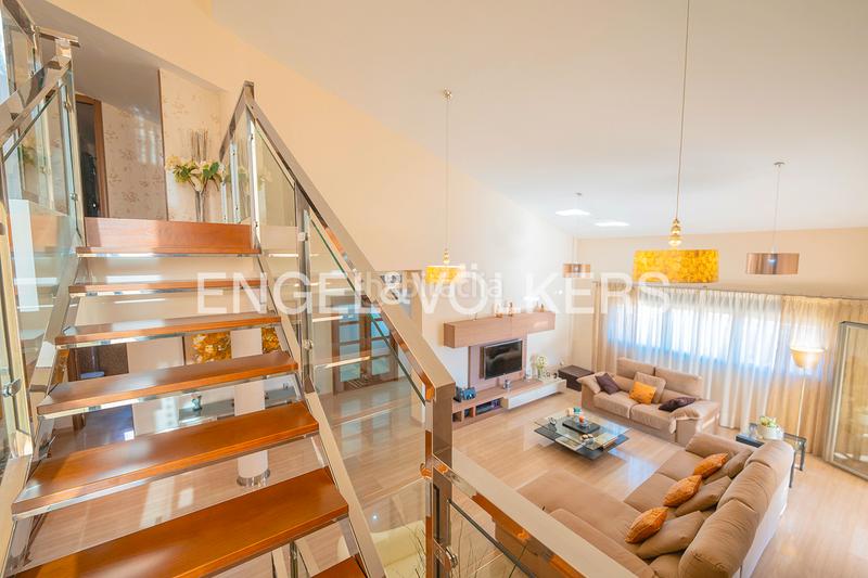 Foto d4fc09de-0ae3-4ef5-9c82-8fc8e9d16fc9. Chalet villa elegante y con mucho estilo en La Font-Mezquitas San Juan de Alicante