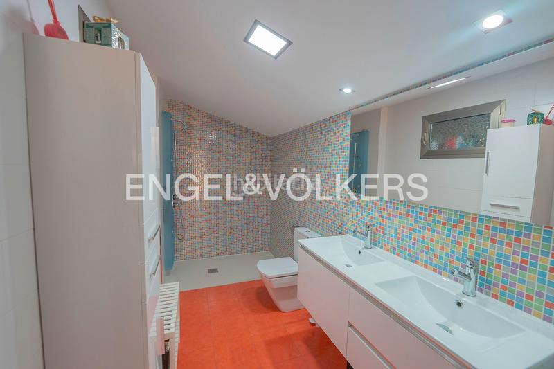 Foto ff77e914-7e26-40d4-875e-8d0615cccbca. Chalet villa elegante y con mucho estilo en La Font-Mezquitas San Juan de Alicante