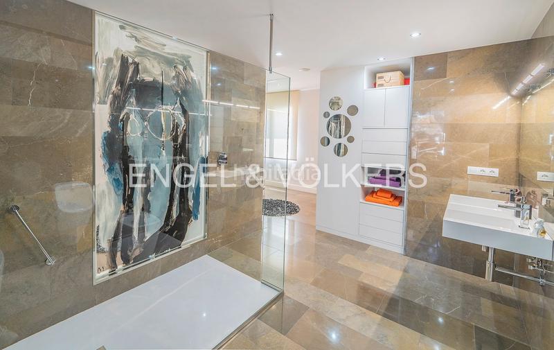 Foto f72b2782-5b8c-4228-b24f-b916f6ba6cf6. Àtic a paseo de gomiz 3 a Casco Antiguo - Sta. Cruz - Ayuntamiento Alicante