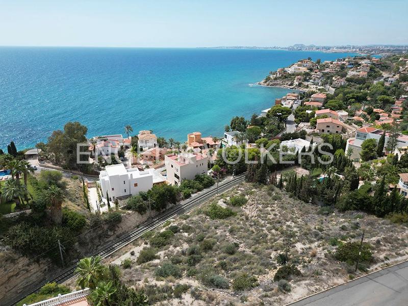 Foto 1fb219a7-5b38-40da-bbc6-8524aecdae87. Terreny residencial a calle islandia 196 a Pueblo Español-Coveta Fumá Campello (el)