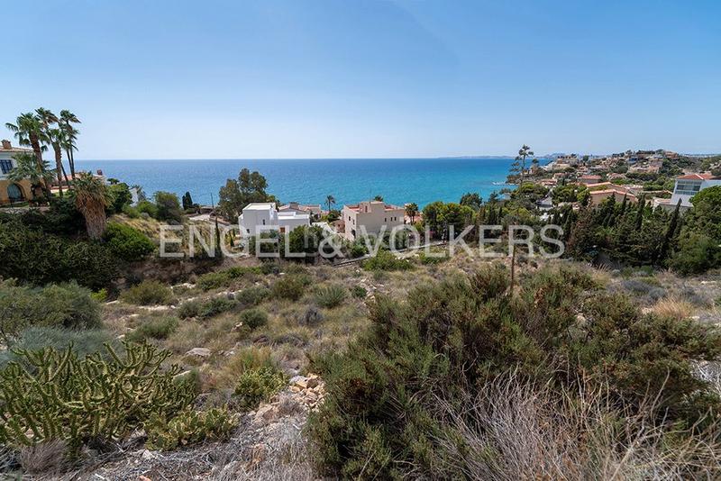 Foto d435ada8-9874-4398-b72b-ee8873300b01. Terreny residencial a calle islandia 196 a Pueblo Español-Coveta Fumá Campello (el)