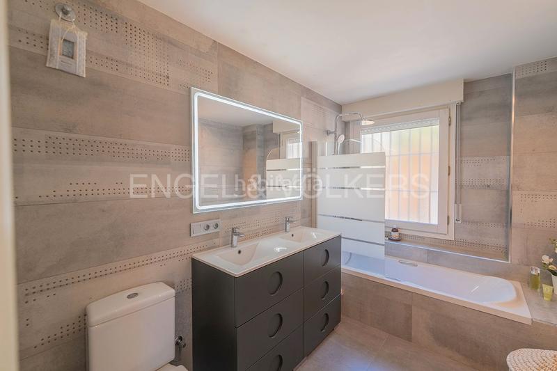 Foto 6f8e39ed-38a4-4e9f-936c-add90fd82583. Xalet amb piscina a Pueblo Acantilado-Lanuza Campello (el)