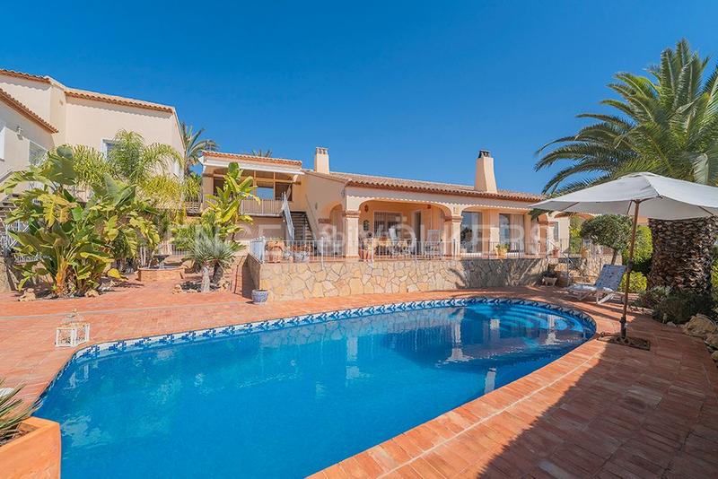 Foto dd6d8f22-c0c2-486c-96b3-59ff5bc0f4e0. Xalet amb piscina a Pueblo Acantilado-Lanuza Campello (el)