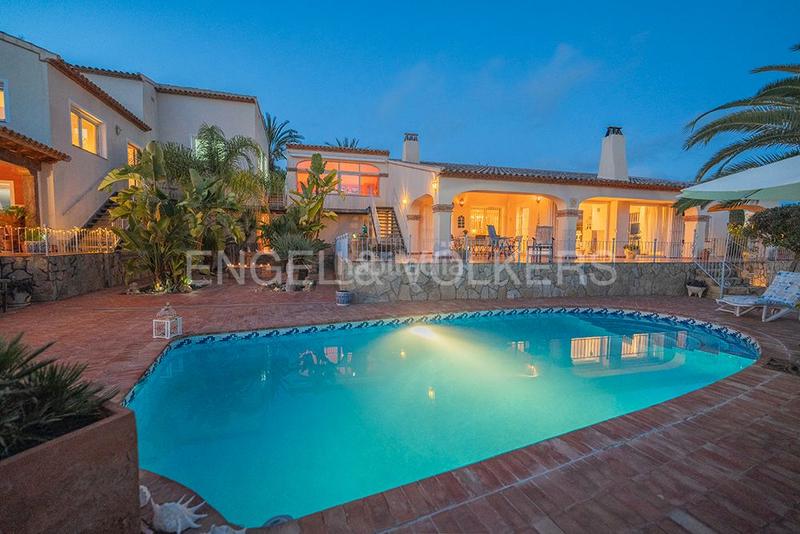 Foto f09a0101-2c01-48b7-bdf7-113b64b37591. Xalet amb piscina a Pueblo Acantilado-Lanuza Campello (el)