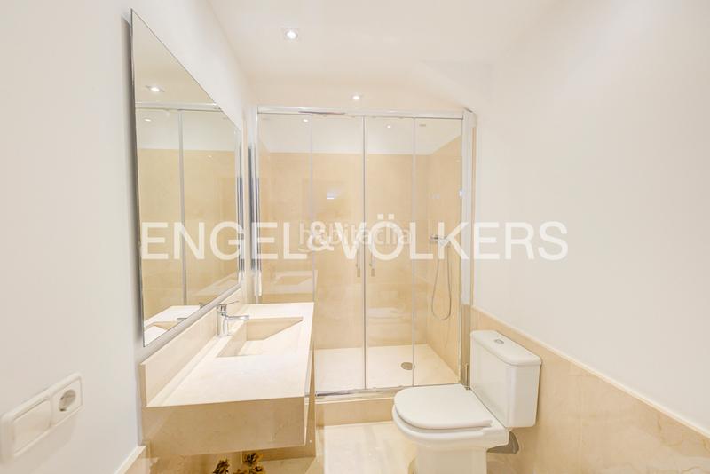 Foto 2482bb2b-50ca-4b92-b7bc-6ec70d8ba8db. Lloguer casa aparellada a carrer dels morros alts 7b a Campello (el)