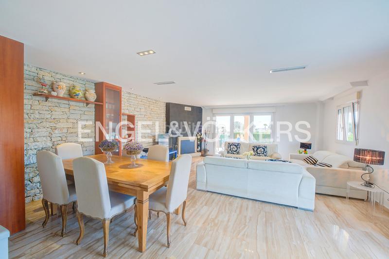 Foto 5f05615b-e818-4e8d-b982-18d353d600e8. Lloguer casa aparellada a carrer dels morros alts 7b a Campello (el)