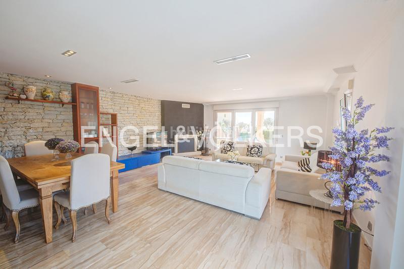 Foto 63acdcc3-e04d-458a-a4e1-4ac6af232a6a. Lloguer casa aparellada a carrer dels morros alts 7b a Campello (el)