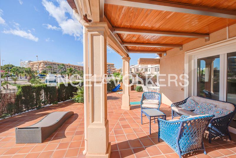 Foto 73141ea4-7044-48d8-b25e-017b3a309b43. Lloguer casa aparellada a carrer dels morros alts 7b a Campello (el)