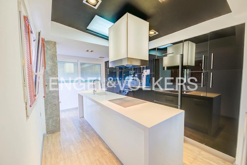 Foto 82a576b3-4caf-4724-a144-5878664fc9b6. Lloguer casa aparellada a carrer dels morros alts 7b a Campello (el)