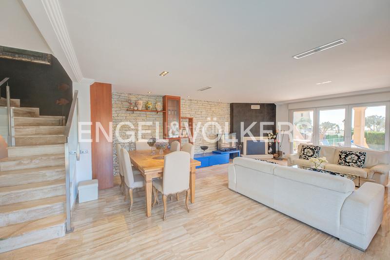 Foto 854b479f-37a2-4bf3-8396-a903bd9aec47. Lloguer casa aparellada a carrer dels morros alts 7b a Campello (el)