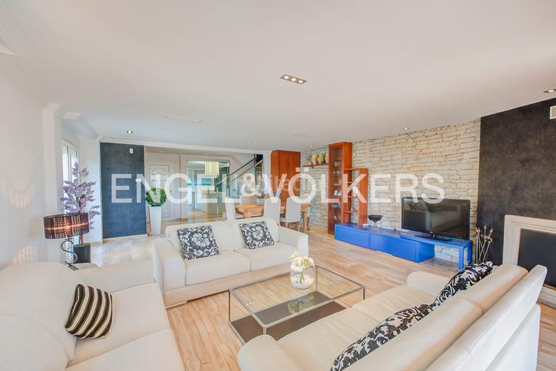 Foto c4bcda80-c762-4699-9f63-d94721e5c3ba. Lloguer casa aparellada a carrer dels morros alts 7b a Campello (el)