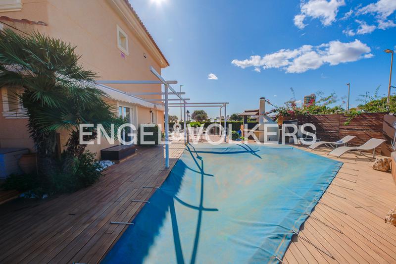 Foto c76d02d3-3253-480c-bdd7-8e59f8128cf5. Lloguer casa aparellada a carrer dels morros alts 7b a Campello (el)