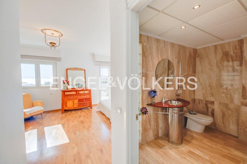 Foto de3439af-f5ca-4df6-944c-18df45a785e1. Lloguer casa aparellada a carrer dels morros alts 7b a Campello (el)