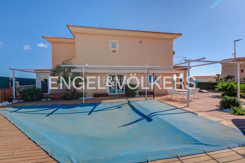 Foto f1e7a905-2ab4-451b-80ac-f05fc8f3c3ea. Lloguer casa aparellada a carrer dels morros alts 7b a Campello (el)