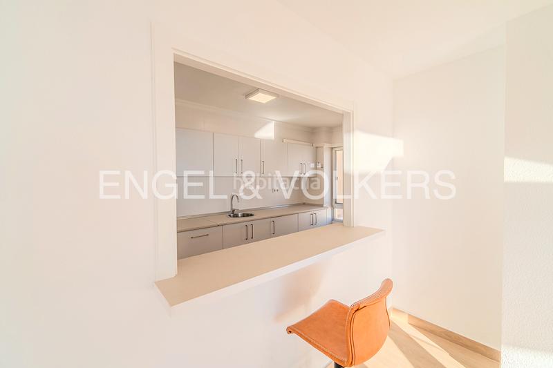 Foto 106bd600-fcdf-41c1-98ed-08e5ca9a56eb. Alquiler piso exquisitez frente al mar con idílicas vistas en Campello (el)