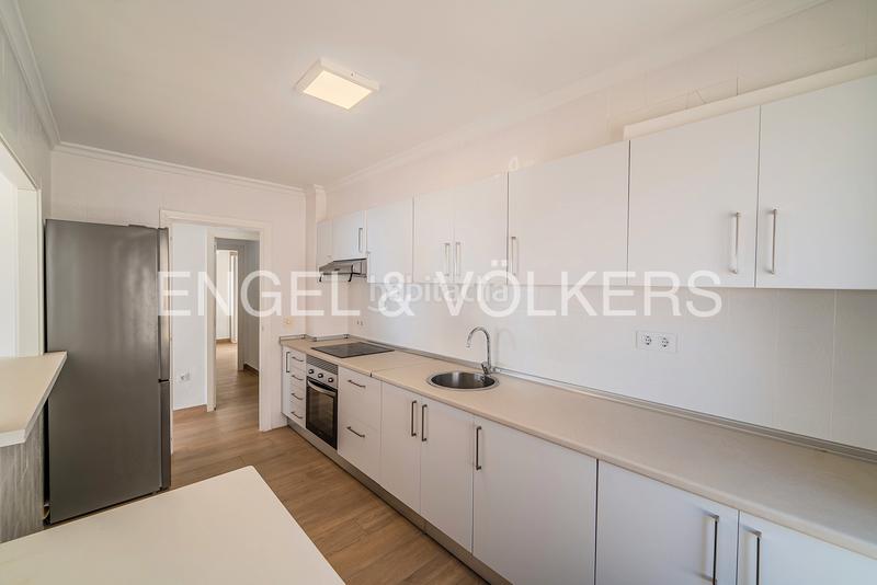 Foto 97c5763a-d368-4b20-88f7-336fa163cf2b. Location appartement dans Campello Playa Campello (el)