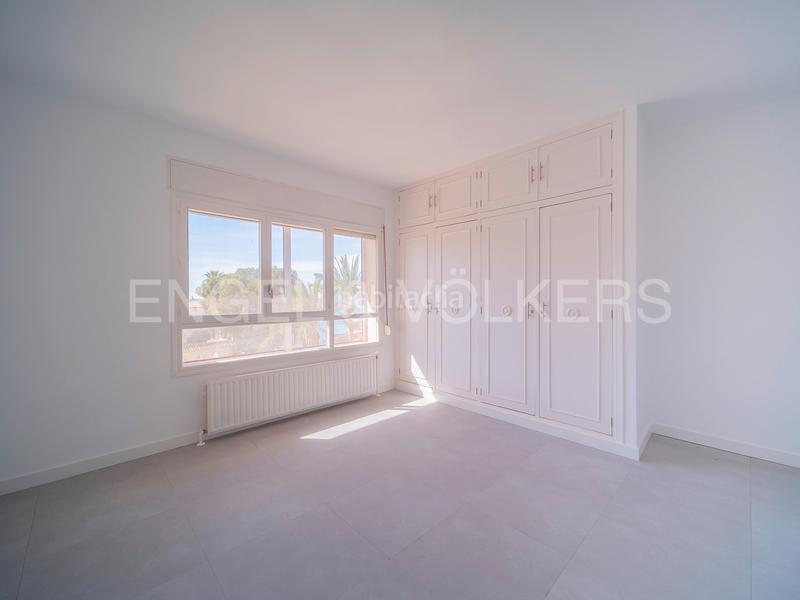 Foto 13340e3b-47c7-41ac-8119-8b4d2770dfee. Chalet encantadora villa mediterránea con vistas al mar en Campello (el)
