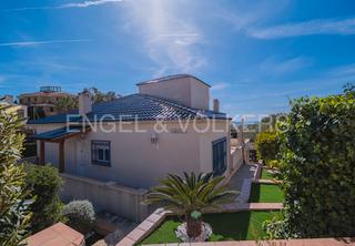 Xalet  Carrer daia nova. Encantadora villa mediterránea con vistas al mar
