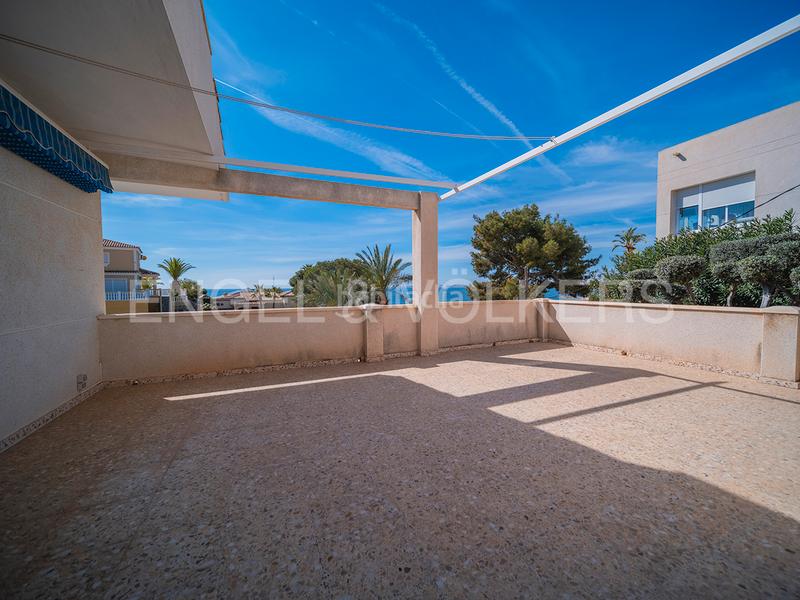 Foto 40abaf46-5814-4edf-9a83-31aaeaa19633. Chalet encantadora villa mediterránea con vistas al mar en Campello (el)