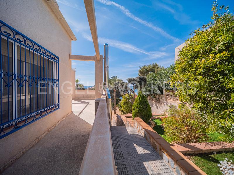 Foto 4867d09b-98bf-4e3e-90d4-2f27fa31e756. Chalet encantadora villa mediterránea con vistas al mar en Campello (el)