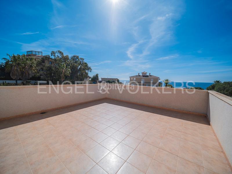 Foto 9755e39b-b686-40b2-a64d-4d5aaa15616f. Chalet encantadora villa mediterránea con vistas al mar en Campello (el)