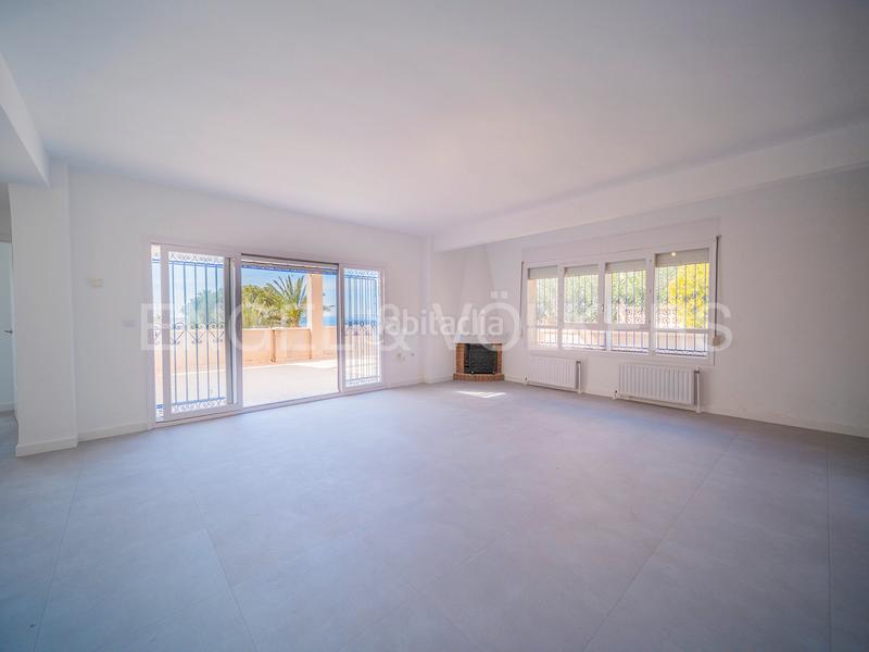 Foto 9800e015-a08b-4d20-8384-83442465b7ce. Chalet encantadora villa mediterránea con vistas al mar en Campello (el)