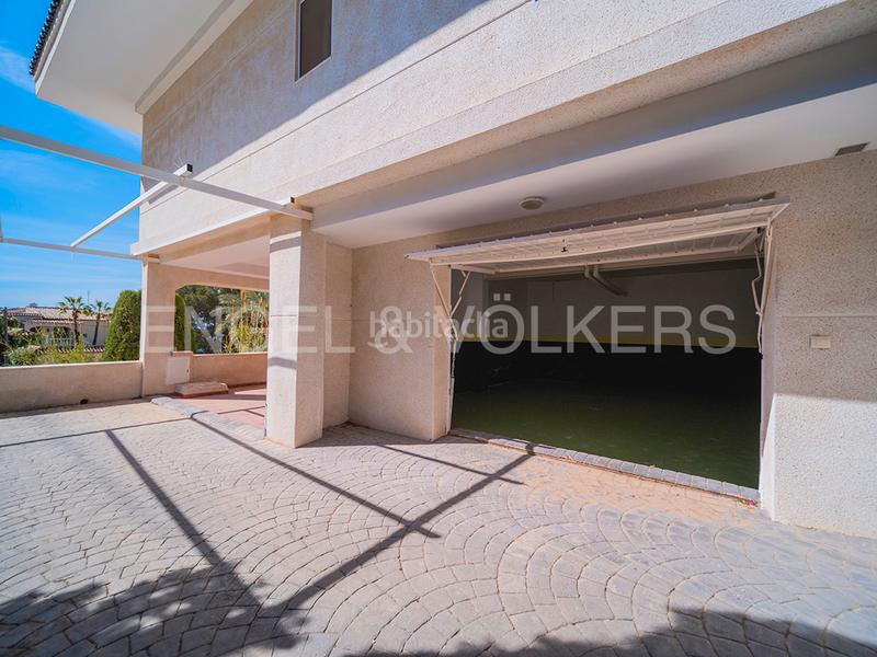 Foto 9c51b2f6-14e8-48e5-953d-d98d5bc9c5bd. Chalet encantadora villa mediterránea con vistas al mar en Campello (el)