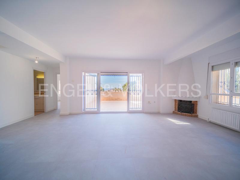 Foto a051bd0e-4471-48d5-9ac7-5a9e027265f4. Chalet encantadora villa mediterránea con vistas al mar en Campello (el)
