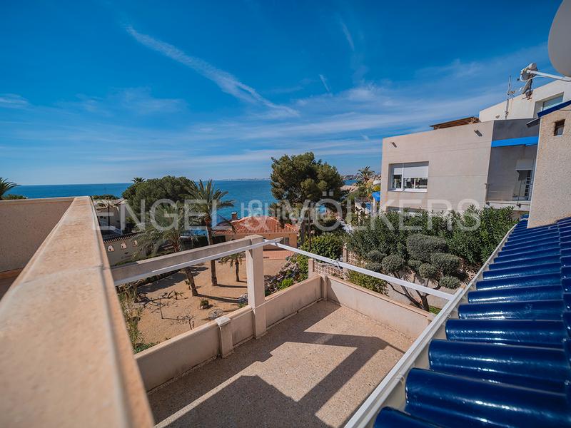 Foto b6d98874-8afa-4374-9d50-27dc6ded9e8d. Chalet encantadora villa mediterránea con vistas al mar en Campello (el)