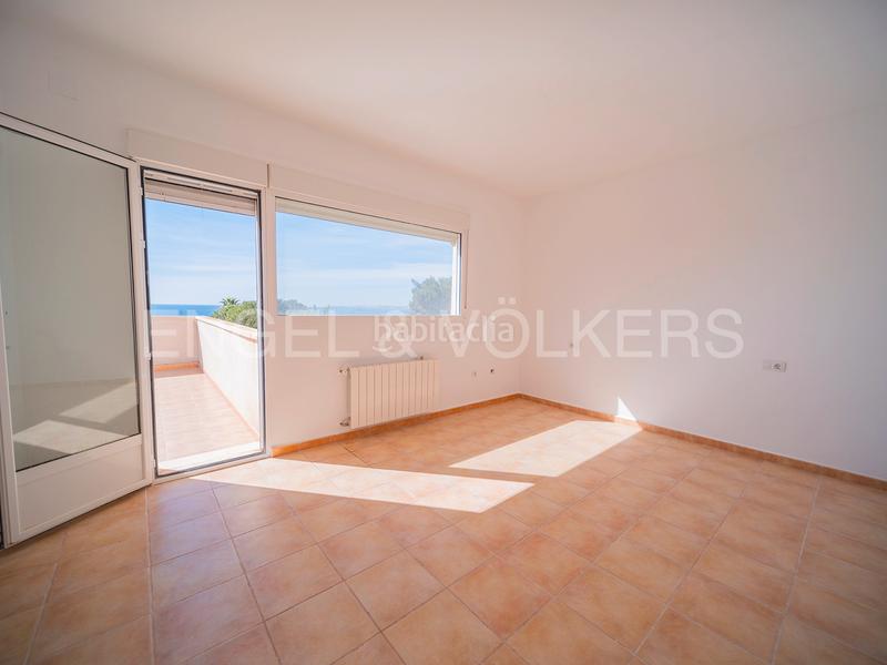Foto ba0f98ac-3137-4099-a540-27d1118ef065. Chalet encantadora villa mediterránea con vistas al mar en Campello (el)