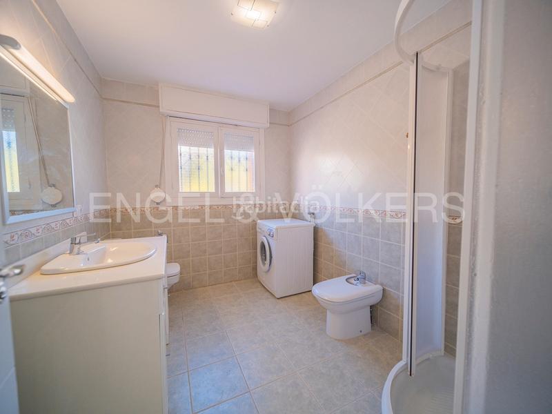 Foto c7f031b8-cb48-43d7-a44e-081f09f0d8d9. Chalet encantadora villa mediterránea con vistas al mar en Campello (el)