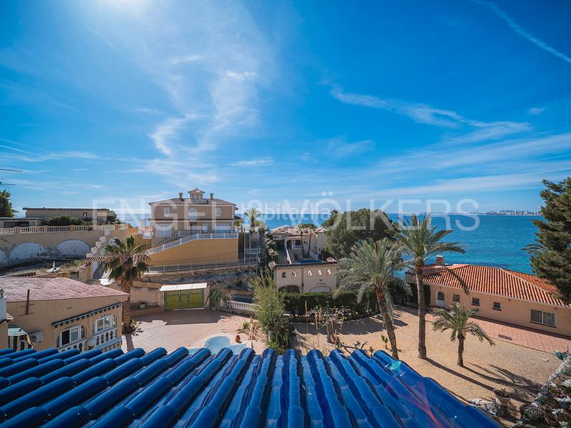 Foto c98f87f8-41a0-47d9-8c4a-a482ecc6e15a. Chalet encantadora villa mediterránea con vistas al mar en Campello (el)