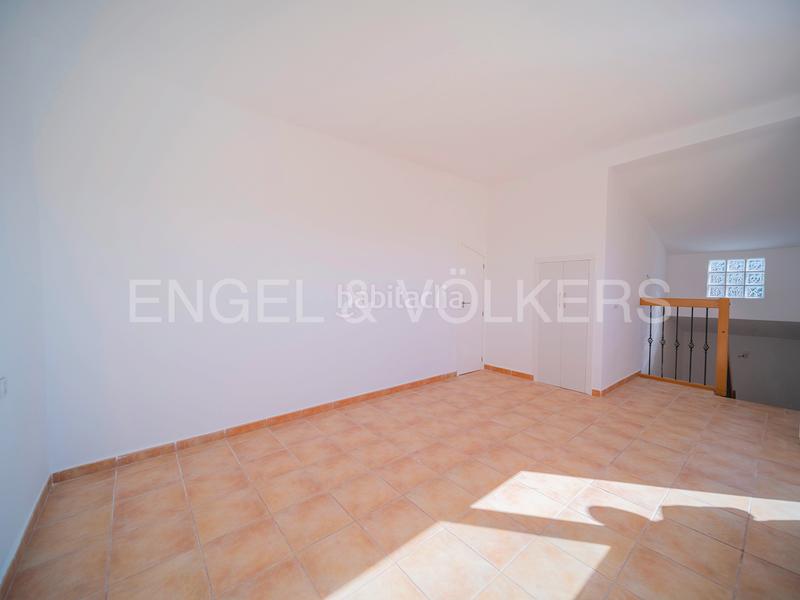 Foto cb7c430f-382f-4630-82a7-a30815dd759e. Chalet encantadora villa mediterránea con vistas al mar en Campello (el)