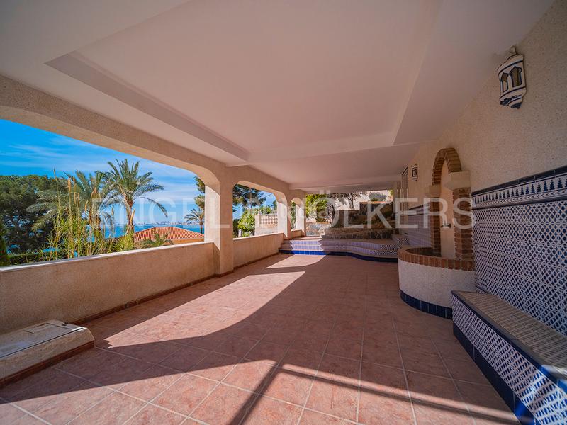 Foto fc91525c-7b0c-4d55-a6f2-3d8fd86c5bec. Chalet encantadora villa mediterránea con vistas al mar en Campello (el)