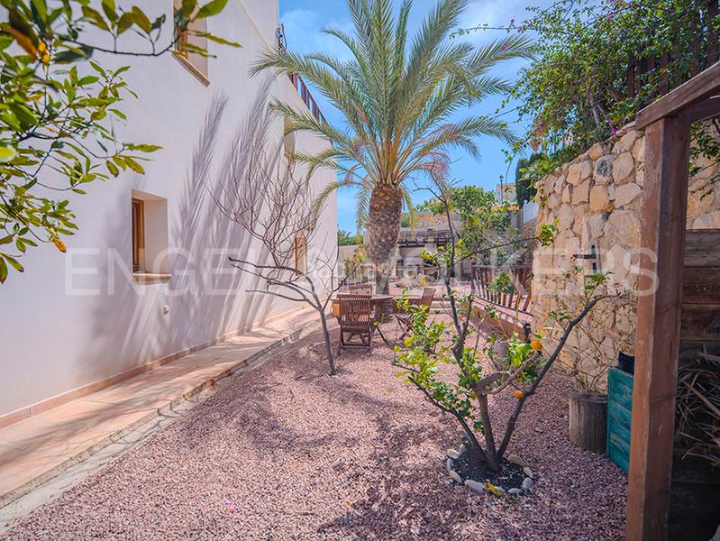 Foto aa8a8563-f00d-4668-8be7-90ef9ea473e9. Xalet amb aparcament a Pueblo Español-Coveta Fumá Campello (el)