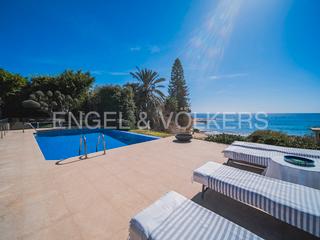 Chalet  Avinguda de la costa blanca. Distinguida y exclusiva con acceso al mar