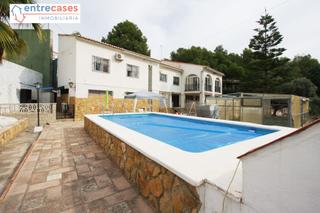 Chalet à Albalat dels Tarongers. Chalet en urbanización sierra calderona