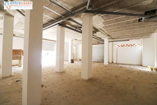 Local Comercial a Las Islas. Local comercial diáfano a 200 metros de la playa