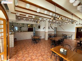 Local Comercial a Avenida de Abril-9 de Octubre. Bar restaurante totalmente equipado y listo