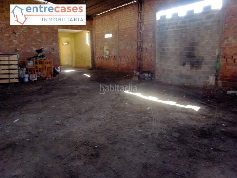 Foto ffd4cbac-a126-4983-9baf-02eeb2378074. Solar industrial a Avenida de Abril-9 de Octubre Sagunt