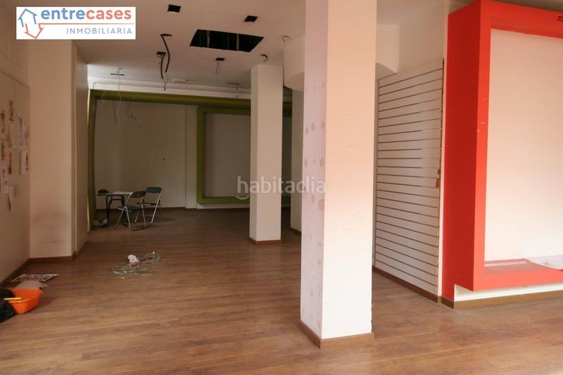 Foto 0f0d92ca-9e05-4305-bd5b-f4d351ee4412. Alquiler local comercial bajo esquinero en la zona de mucho paso en Vall d´Uixó (la)