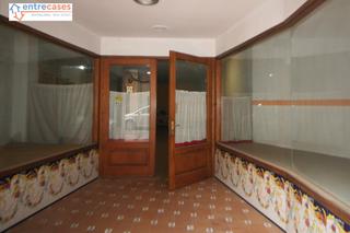 Local Comercial a Vall d´Uixó (la). Local en zona comercial, todo diáfano, con altillo, muy cerca de