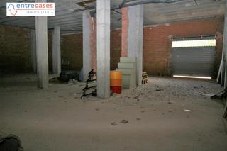 Location Local commercial à Vall d´Uixó (la). Bajo esquinero de obra, con dos salidas de humo