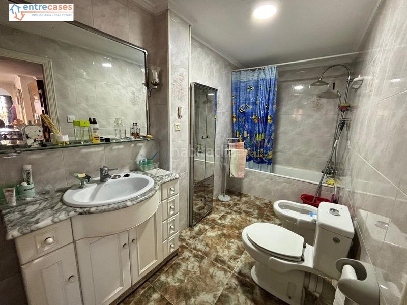 Foto 916a830d-fa6a-48cf-996b-509eb0c434e1. Casa amb piscina a Centro-El Castillo Sagunt