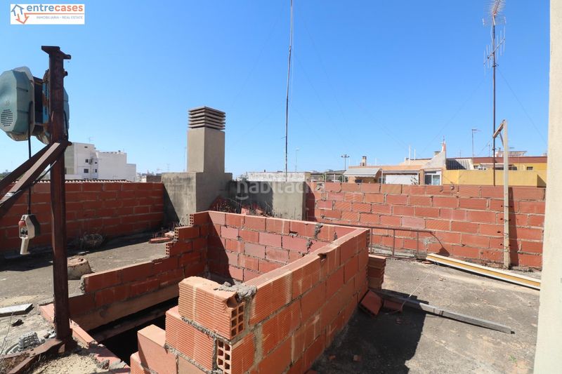 Foto 76fb86e2-2cc5-4119-a12d-a0249500aced. Casa amb aparcament a Avenida de Abril-9 de Octubre Sagunt