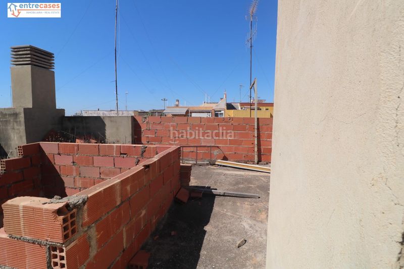 Foto 7947d868-c278-4690-9750-fb646509cd4b. Casa amb aparcament a Avenida de Abril-9 de Octubre Sagunt