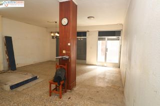 Geschäftsraum in Antiga Moreira. Local comercial 98 m2 útiles  gran escaparate  sagunto