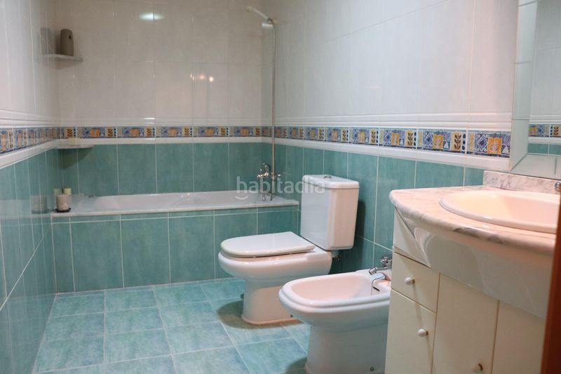 Foto 0185fee1-0e99-4550-b3a9-f33e047b2b6e. Alquiler piso en carrer d'il·licità absent 3 urbanización con piscina en Elche / Elx