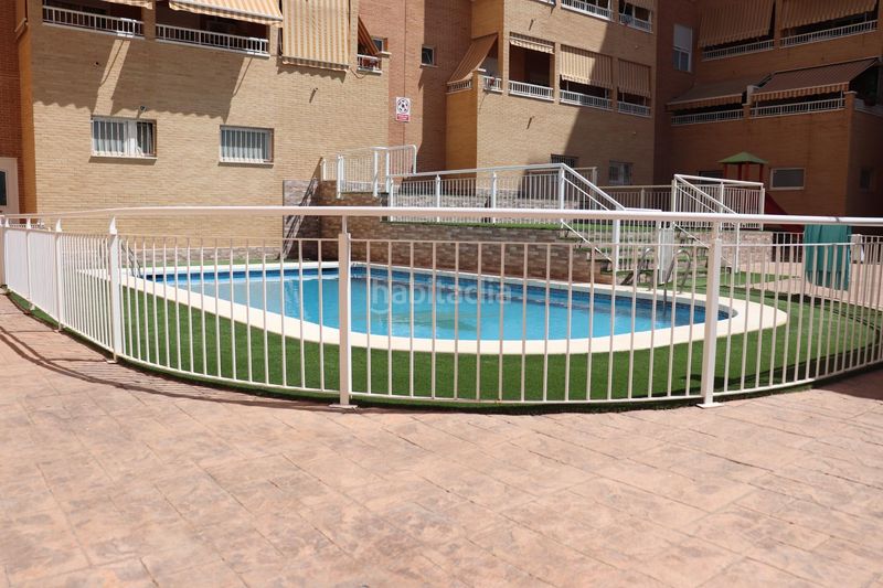 Foto 427a93f3-cf5a-45df-8954-7ee5a278208a. Alquiler piso en carrer d'il·licità absent 3 urbanización con piscina en Elche / Elx