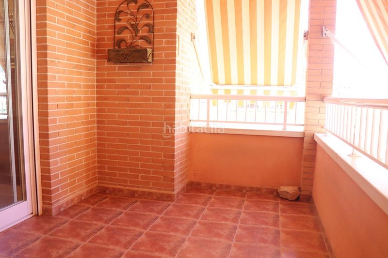 Foto 4c8c20bb-2199-4d98-8000-5fe816e2bcdf. Alquiler piso en carrer d'il·licità absent 3 urbanización con piscina en Elche / Elx